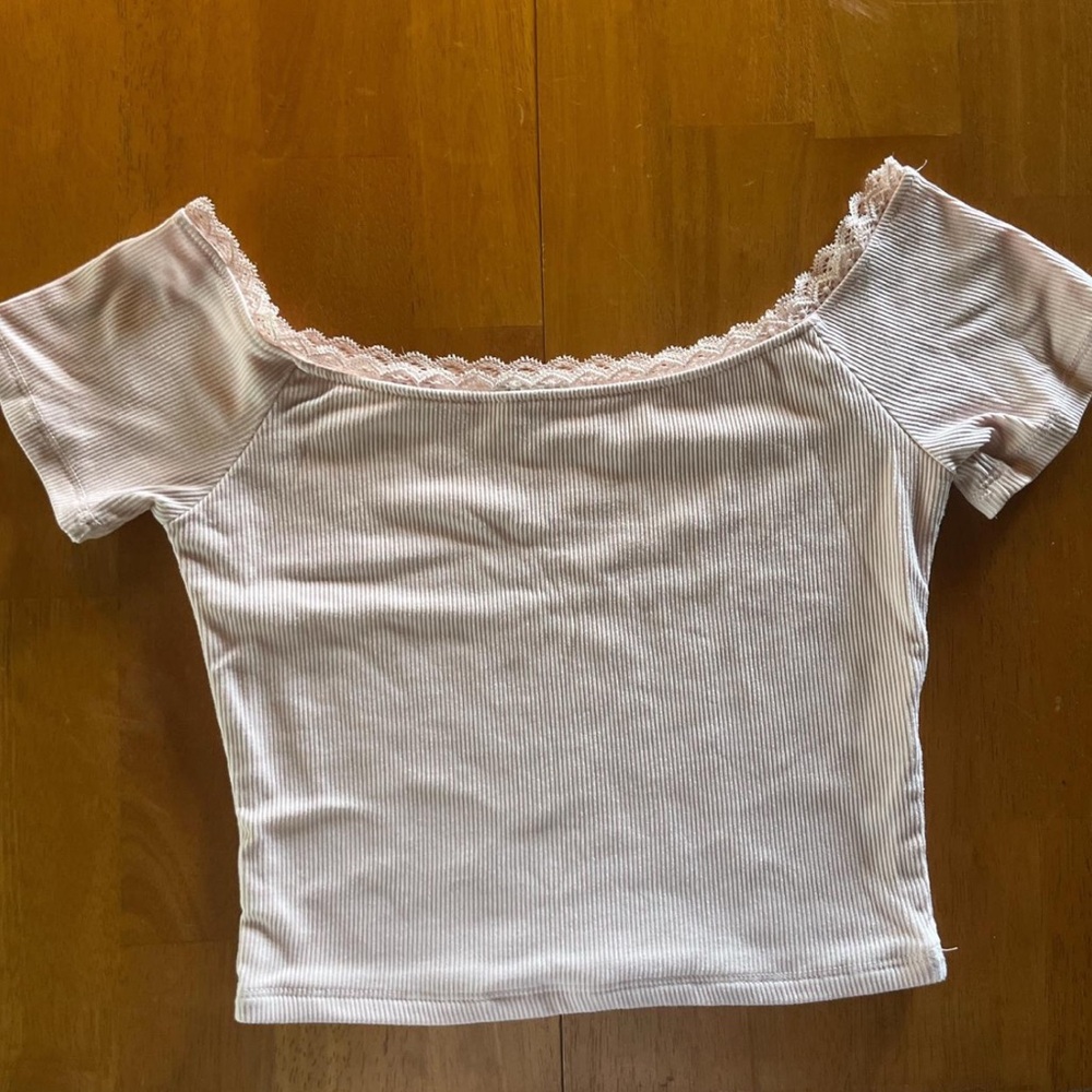 Women's Off-Shoulder Lace Trim Top - Soft pink